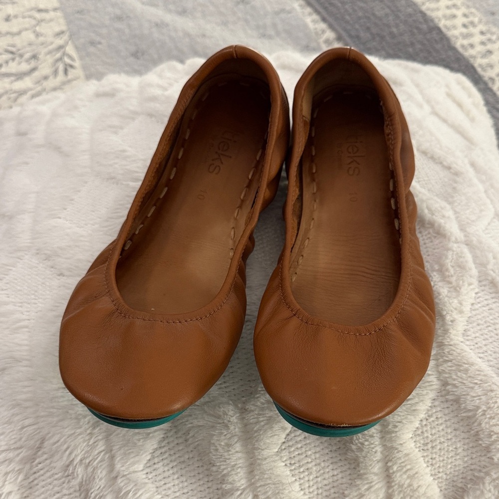 Chestnut Tieks Flats